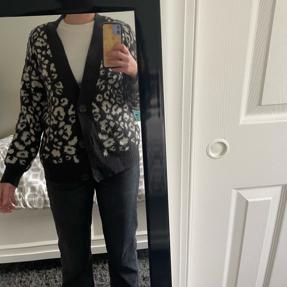 Universal threads cardigan small